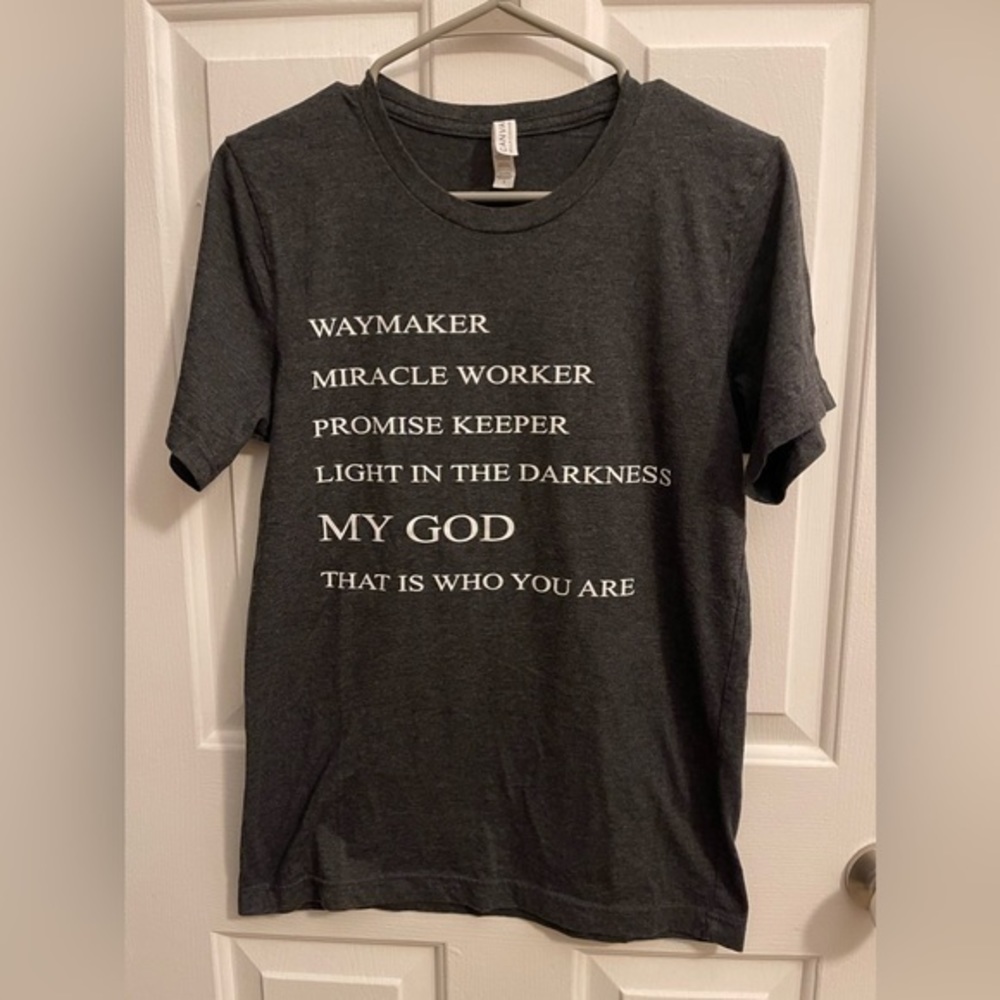 Women’s Small Gray Christian Waymaker T-Shirt